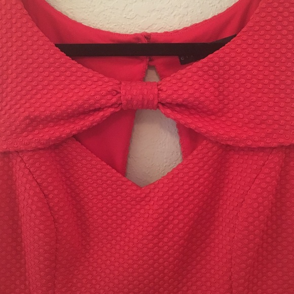 Red sweetheart dress with a bow accent - Picture 3 of 4