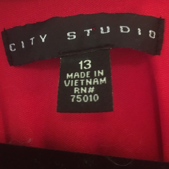 Red sweetheart dress with a bow accent - Picture 4 of 4