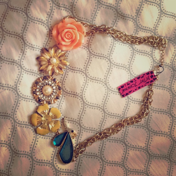 Betsey Johnson Jewelry - NWT Betsey Johnson Necklace!!
