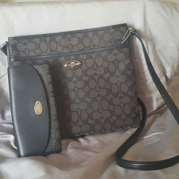Coach purse w/matching wallet