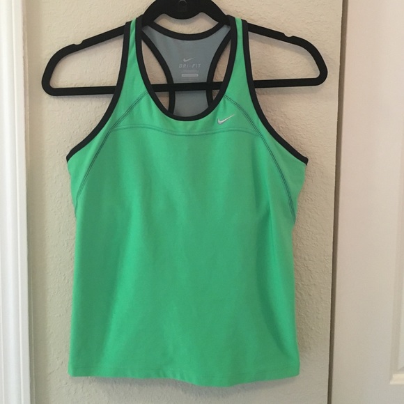✨ Like New✨ Green Nike workout tank. Dri Fit