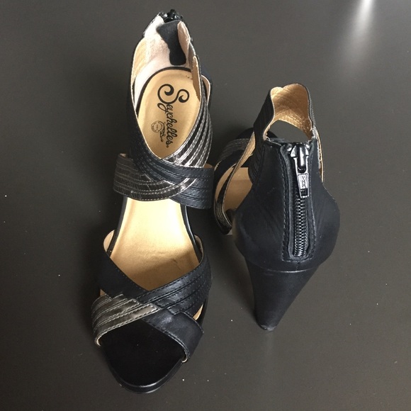 Seychelles peep toe pumps