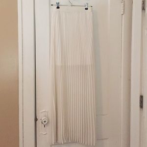 Lauren Conrad White pleated Maxi skirt