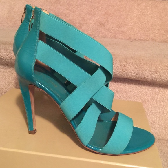 Shoes - Picture 3 of 4