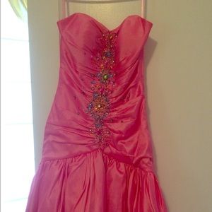 Pink cocktail dress with colored beads