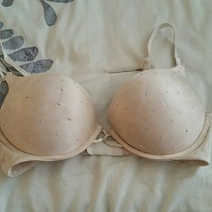 Victoria Secret miraculous plunge 34C