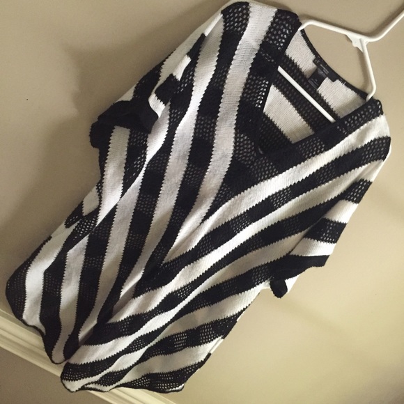 Plus size black and white tunic