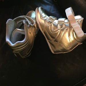 Bucco gold high tops