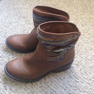 Colorful pattern brown booties