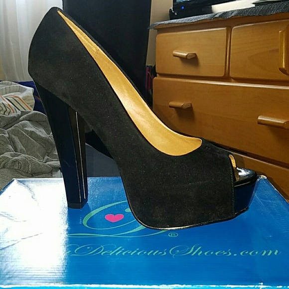 Delicious black heels