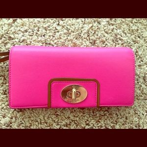 Kate Spade Turnlock Mara pink wallet