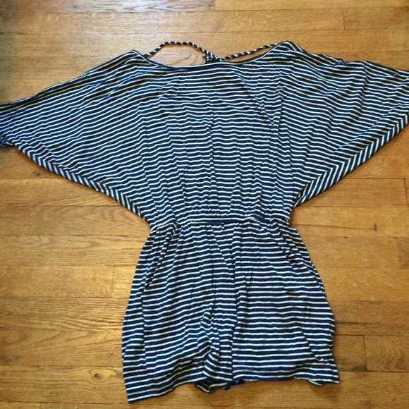 Navy & cream stripe romper low back pockets small - Picture 2 of 4
