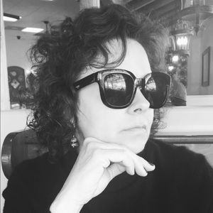 Meet your Posher, Debbie