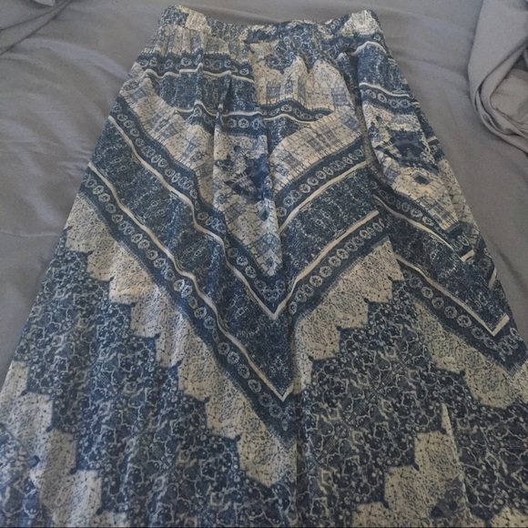 Abercrombie blue print maxi skirt - Picture 3 of 4