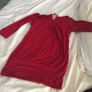 Red 3/4 sleve shirt