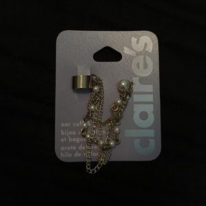 Claire's golden ear cuff / earring with pearls