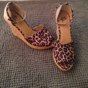 2B Bebe Leopard Wedges
