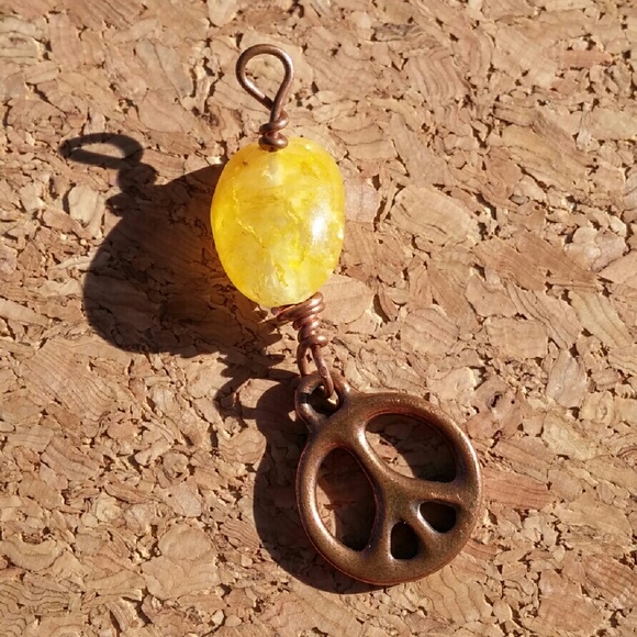 Peace Sign yellow jade hippie boho Bernie pendant - Picture 1 of 1