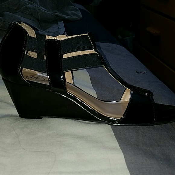 Shiny black small heels