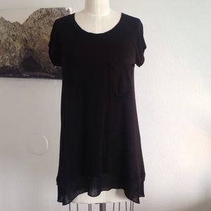 "Bordeaux" black long tee with pleated hem