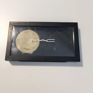 Mac concealer green and case