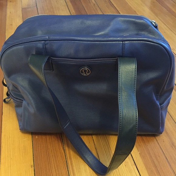 SOLD New! Lululemon Urban sanctuary gym bag - Picture 1 of 4