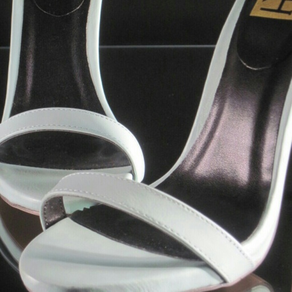 Women heeled sandals - Picture 5 of 6