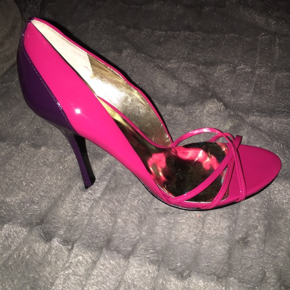 Brand new Guess Strappy sandals - Picture 2 of 4