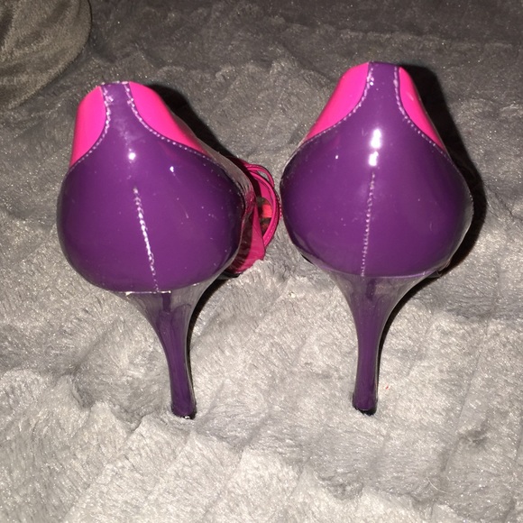 Brand new Guess Strappy sandals - Picture 3 of 4