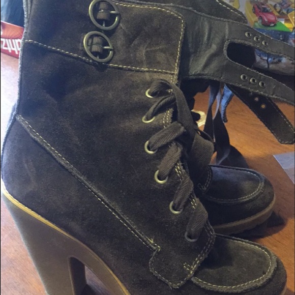 NWOT Steve Madden boots!!