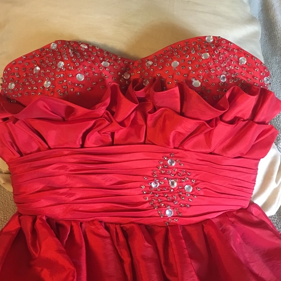 Sweet 16 / Prom Dress - Picture 2 of 3