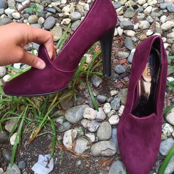 Maroon Pump - Picture 3 of 3