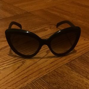 Prada sunglasses (100% authentic)