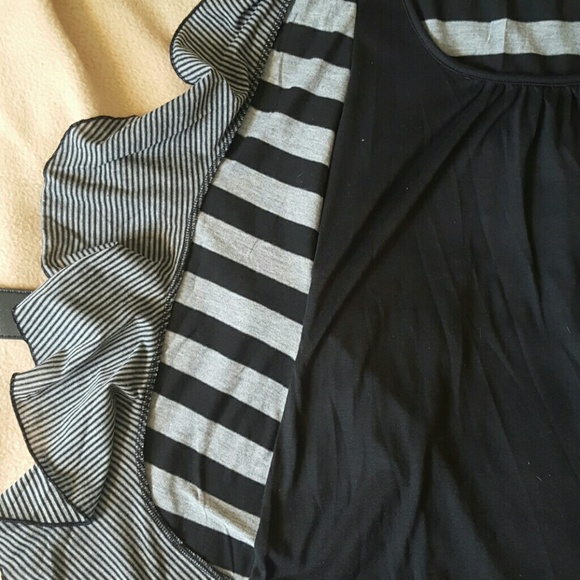 One piece tank/cardigan - Picture 3 of 3