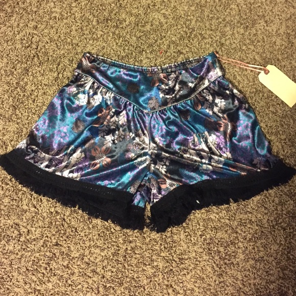 Floral fringe shorts small