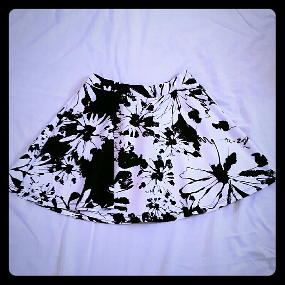 Black and white mini skirt