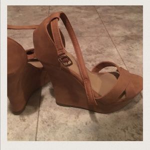 ⭐️WARDROBE REFRESH ⭐️ Host Pick! Suede Wedges