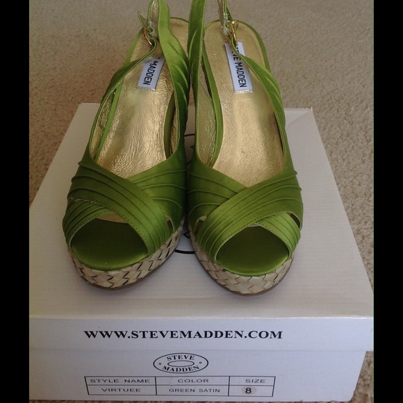 Steve Madden Shoes - ‼️FINAL PRICE ‼️Steve Madden satin wedges.