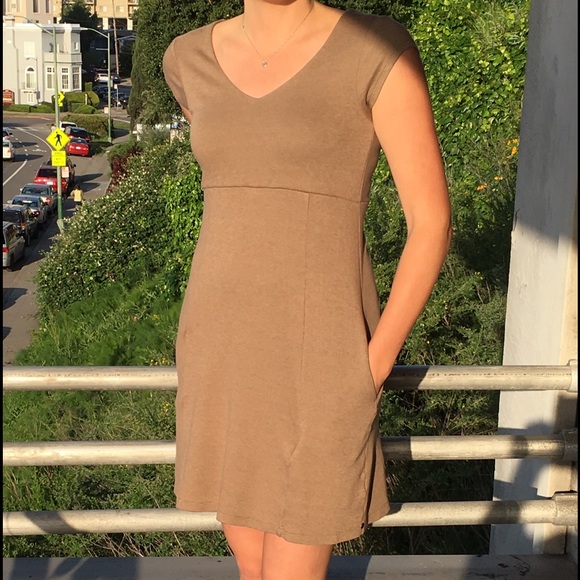 Horny Toad light brown vneck dress w/ pockets
