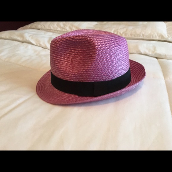 Fedora - Picture 1 of 2