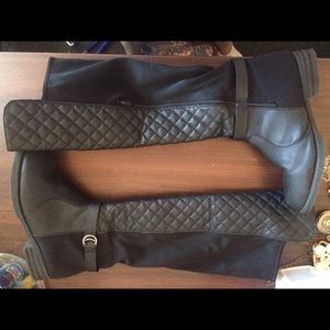 Over the knee black, pleated winter boots!