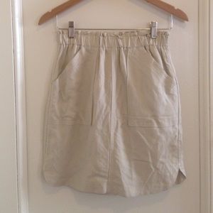 Banana Republic khaki skirt with pockets
