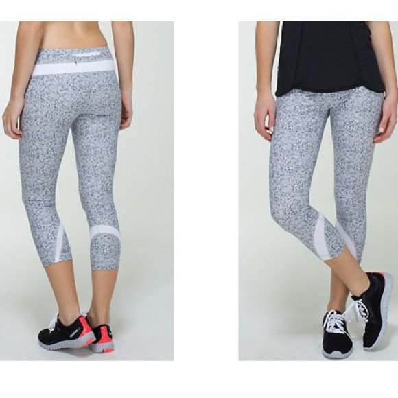 🚫SOLD🚫Lululemon inspire ii crop in petite fleur