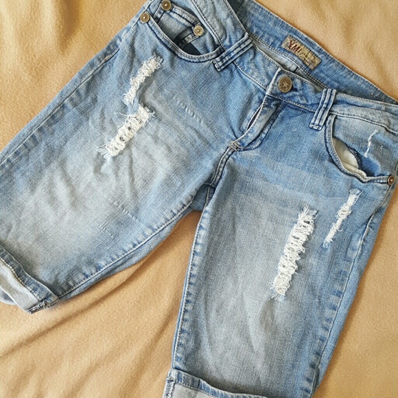 Ripped bermudas