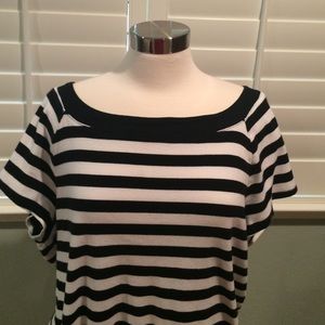 🌠🌠🌠FLASH SALE🌠🌠🌠 Dressbarn black & white tee