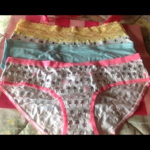 💋Victoria Secrets 3 pack cotton hipsters NWT💋
