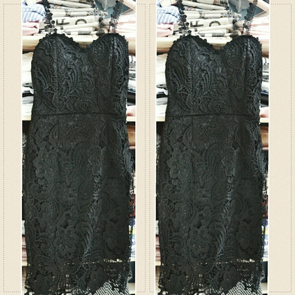 🆕 💕Premium Lace Bodycon Midi Dress💕 - Picture 2 of 4