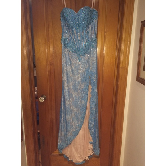 PROM DRESS - Blue lace strapless corset