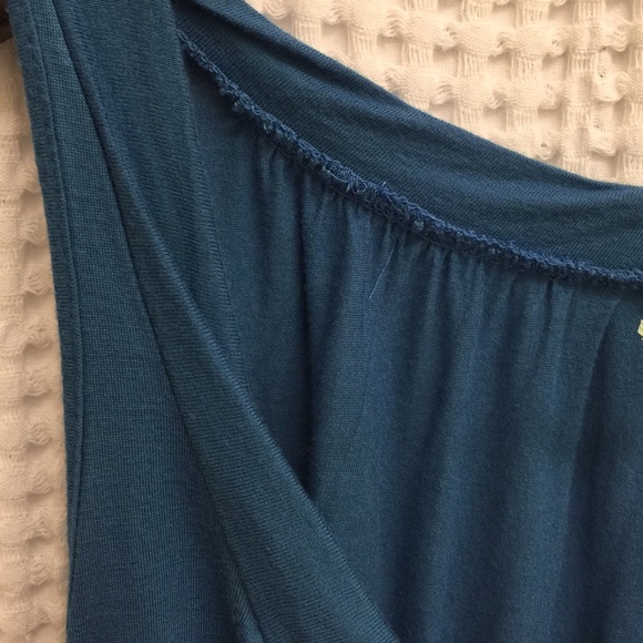 Blue Tank - Picture 2 of 3