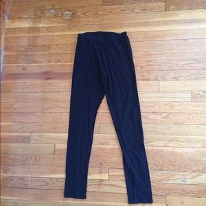 Plain black leggings